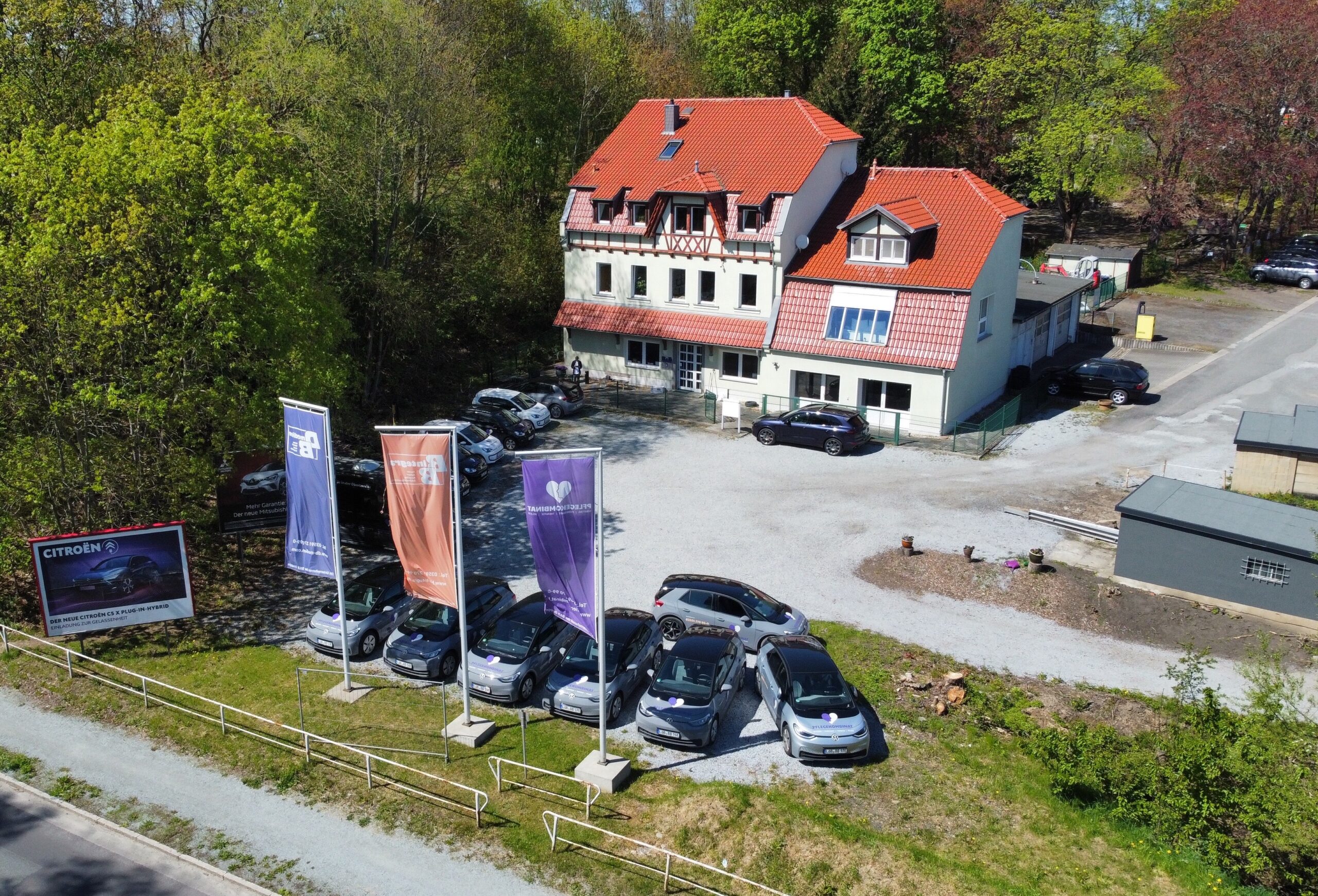 Luftaufnahme der Firmenzentrale der B&B Gruppe in der Eckenerstraße 25 in Löbau